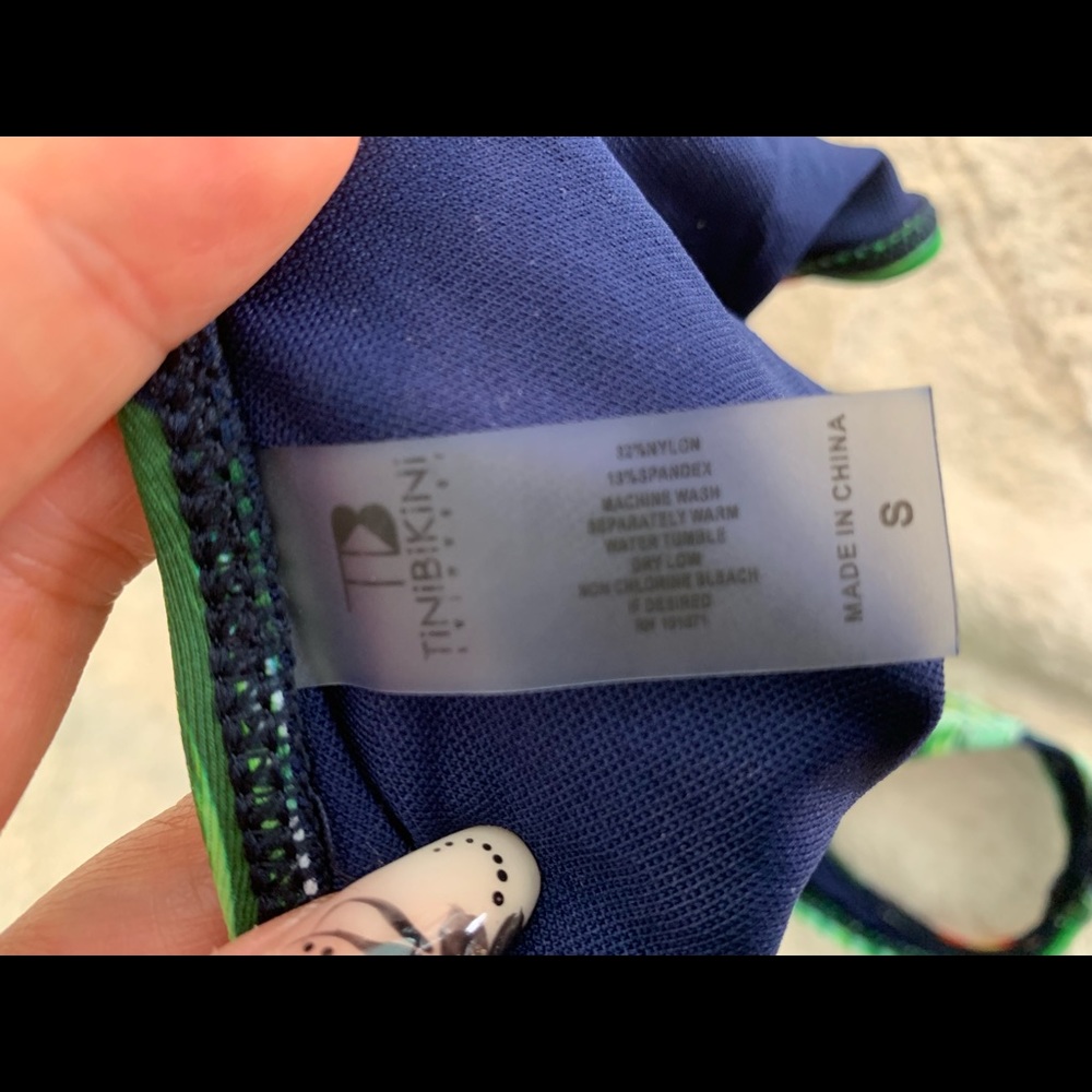 Swimsuit - Picture 4 of 7